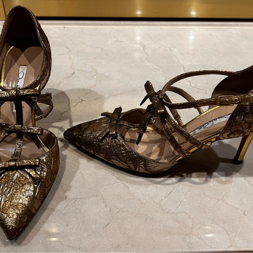 Oscar de la Renta Gold Heels Strappy Design
